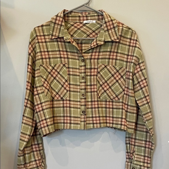 Timing Tops - Sage green Plaid Cropped button front shirt medium like new